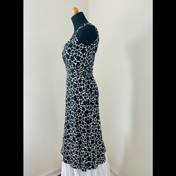 MAGGY LONDON BLACK AND WHITE FLORAL DRESS-gorgeous and flattering!! - Picture 2 of 7